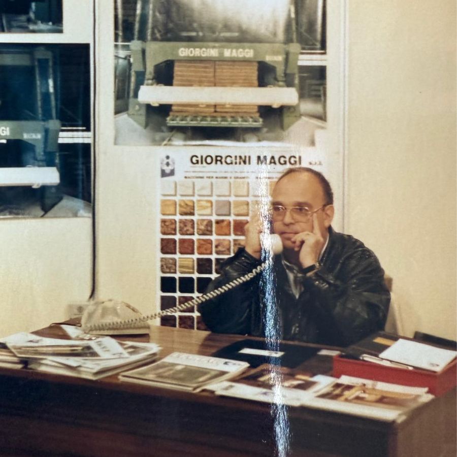 Victoriano Fernández en la oficina